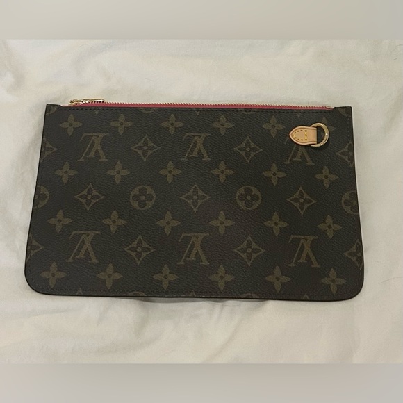🌟NWOT🌟 Monogrammed Pouch/Wristlet - Picture 2 of 6